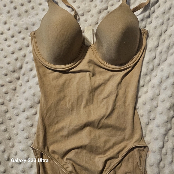 Flexee 34B Shapewear with padding - Picture 3 of 9